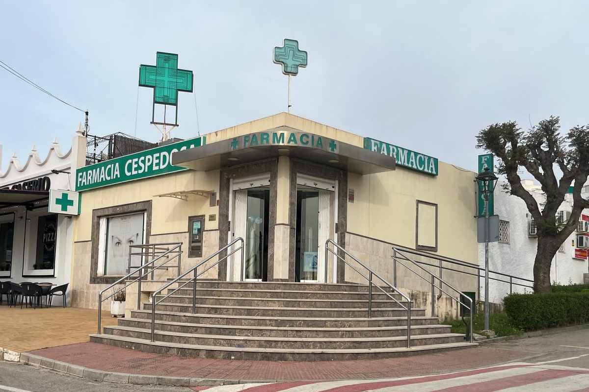 Fachada de la Farmacia Cespedosa