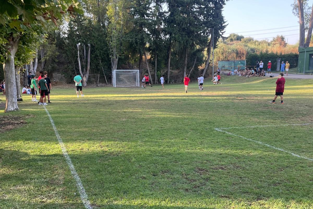 Cancha de fútbol-sala en hierba de la Urbanización Parque Antena