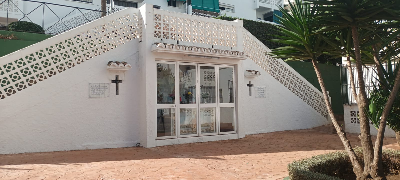 Capilla de Nuestra Señora de la Asunción y Arcángeles Custodios en la Urbanización Parque Antena